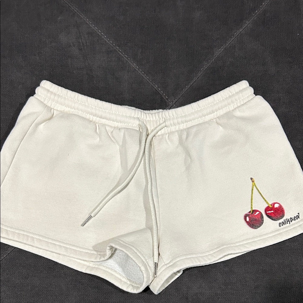 Edikted Cherry Cherries Shorts Off White M